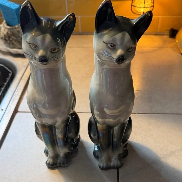 Elegant Vintage Siamese Ceramic Cat Figurines- ‘Oil Slick’ and Metallic - Picture 1 of 3